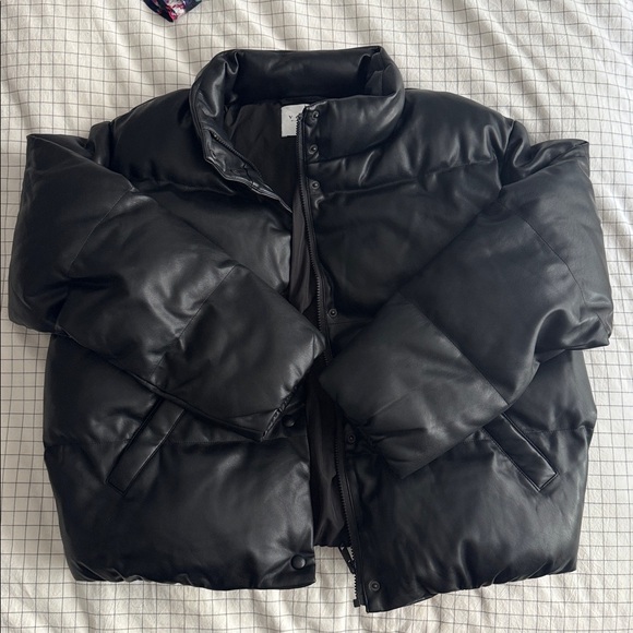 Velvet by Graham & Spencer Ally Faux Vegan Leather Puffer Jacket Sz M NWT $347 - Picture 4 of 8